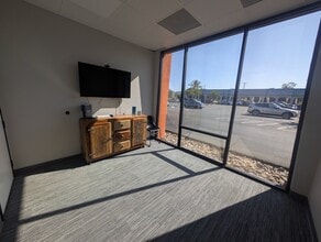910 W San Marcos Blvd, San Marcos, CA à louer Photo intérieure– Image 2 sur 6