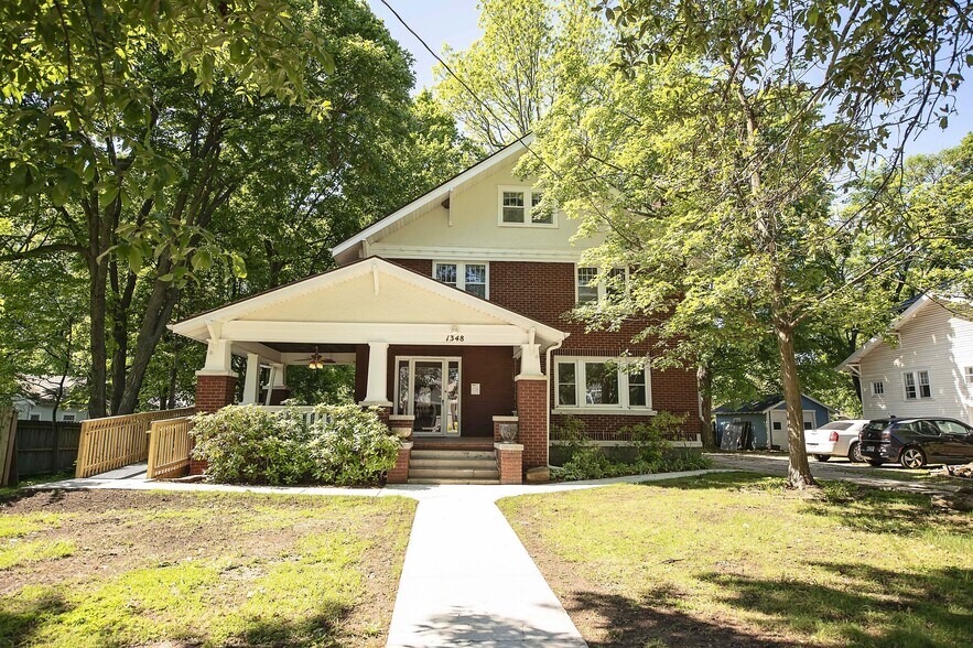1348 E Cherry St, Springfield, MO à louer - Photo principale – Image 1 sur 31