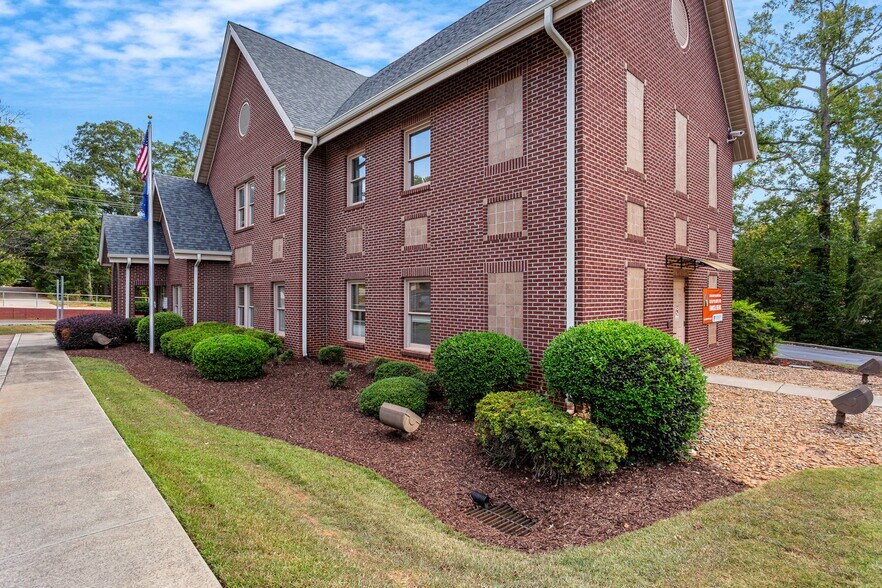 280 Commonwealth Dr, Greenville, SC à louer - Photo de l’immeuble – Image 2 sur 8