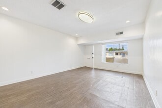 13615 Victory Blvd, Van Nuys, CA à louer Photo intérieure– Image 1 sur 2