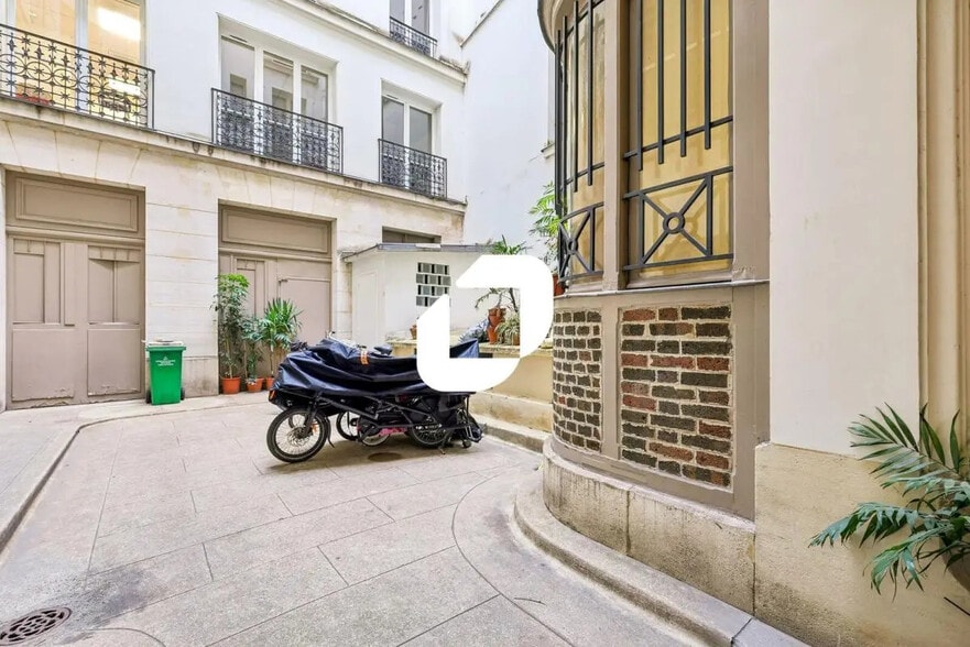 38 Rue Du Louvre, Paris à louer - Photo de l’immeuble – Image 3 sur 13