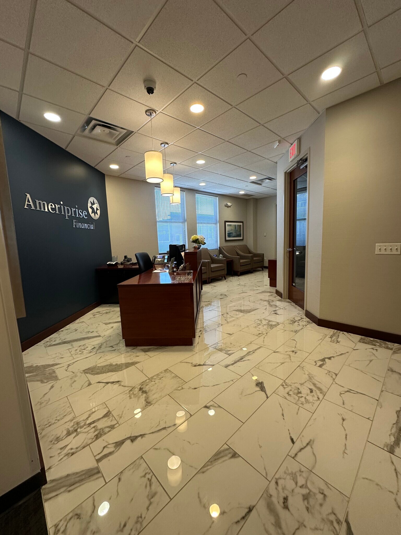 200 W Main St, Saint Charles, IL à louer Photo intérieure– Image 1 sur 12