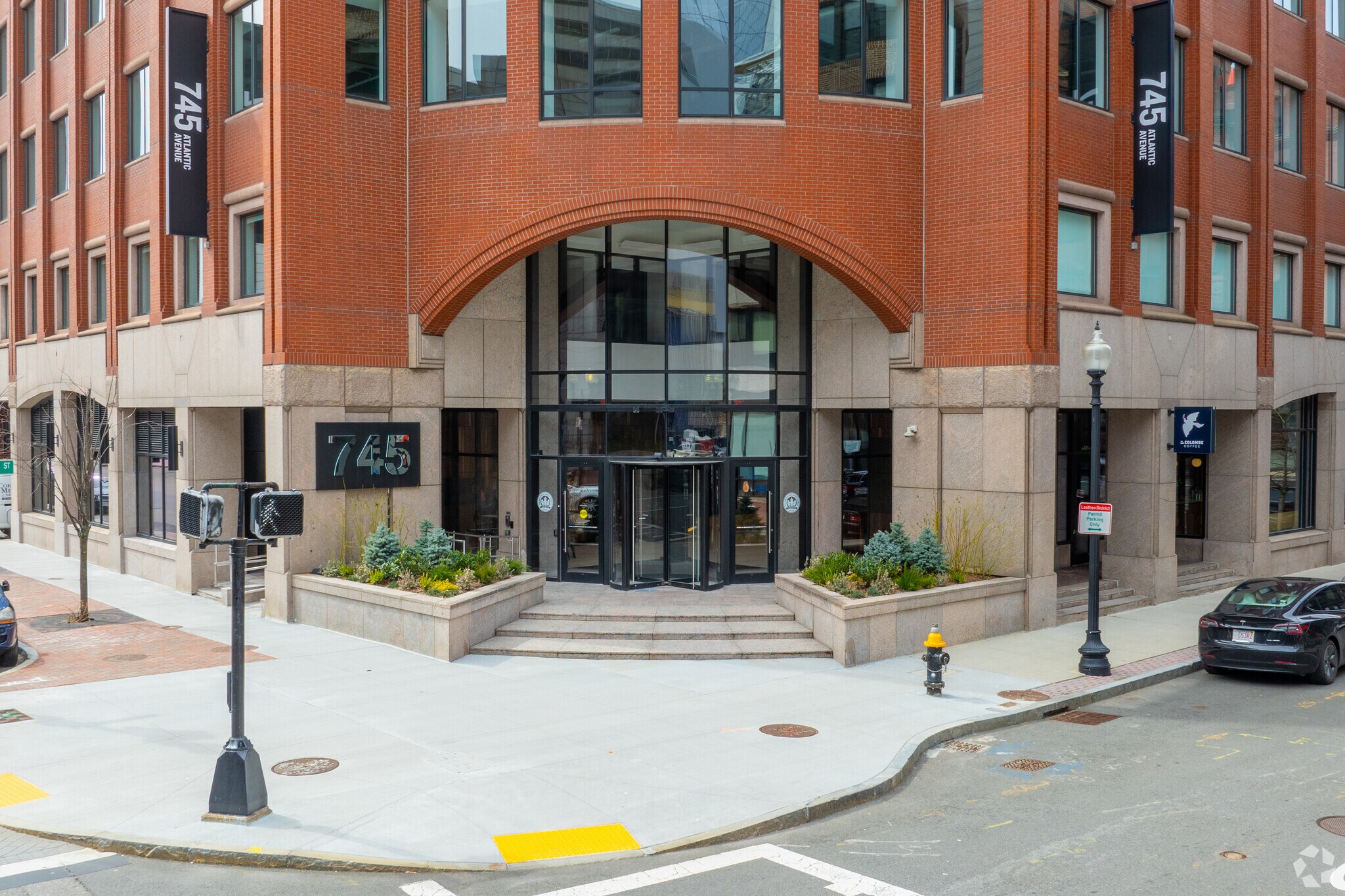 745 Atlantic Ave, Boston, MA à louer Photo de l’immeuble– Image 1 sur 5