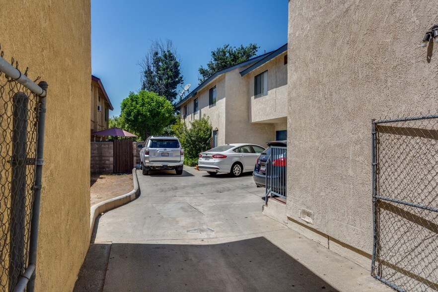 805 N Pasadena Ave, Azusa, CA à vendre - Photo de l’immeuble – Image 3 sur 14