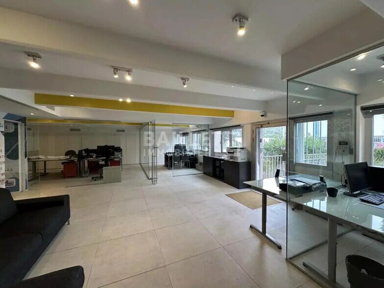 Bureau dans Vallauris à vendre - Photo de l’immeuble – Image 3 sur 16