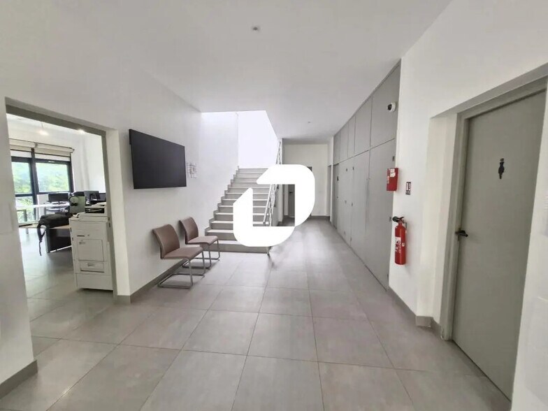 8 Allée Hendrik Lorentz, Champs-sur-Marne à louer - Photo de l’immeuble – Image 2 sur 8