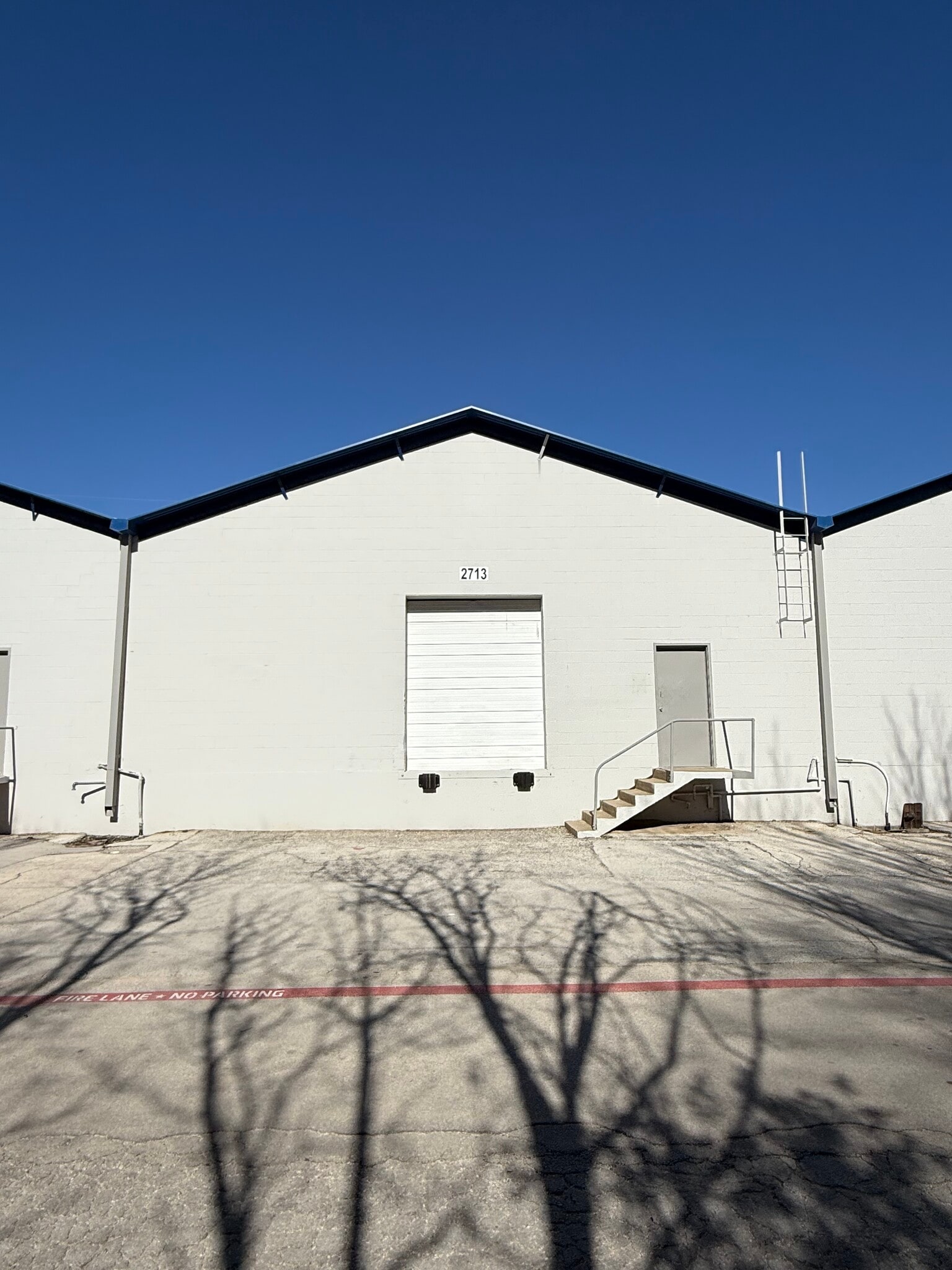 2661-2669 Ludelle St, Fort Worth, TX à louer Photo de l’immeuble– Image 1 sur 6