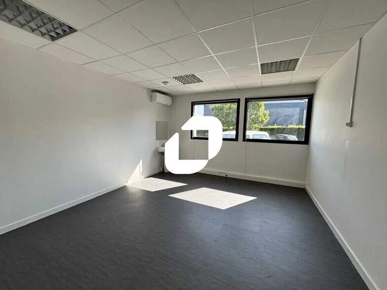 Bureau dans Rillieux-la-Pape à louer - Photo de l’immeuble – Image 3 sur 24