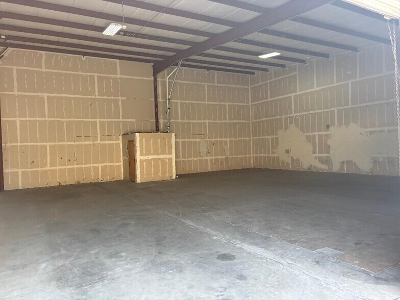 1911 Oakmont Ave, Tarpon Springs, FL à louer - Photo de l’immeuble – Image 2 sur 4