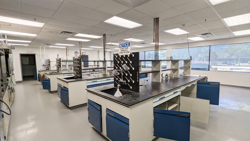 109 Corporate Ct, South Plainfield, NJ à louer - Photo intérieure – Image 2 sur 6