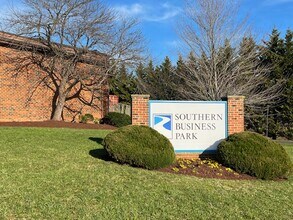 4428 Southern Business Park Dr, White Plains, MD à louer Photo de l’immeuble– Image 1 sur 9