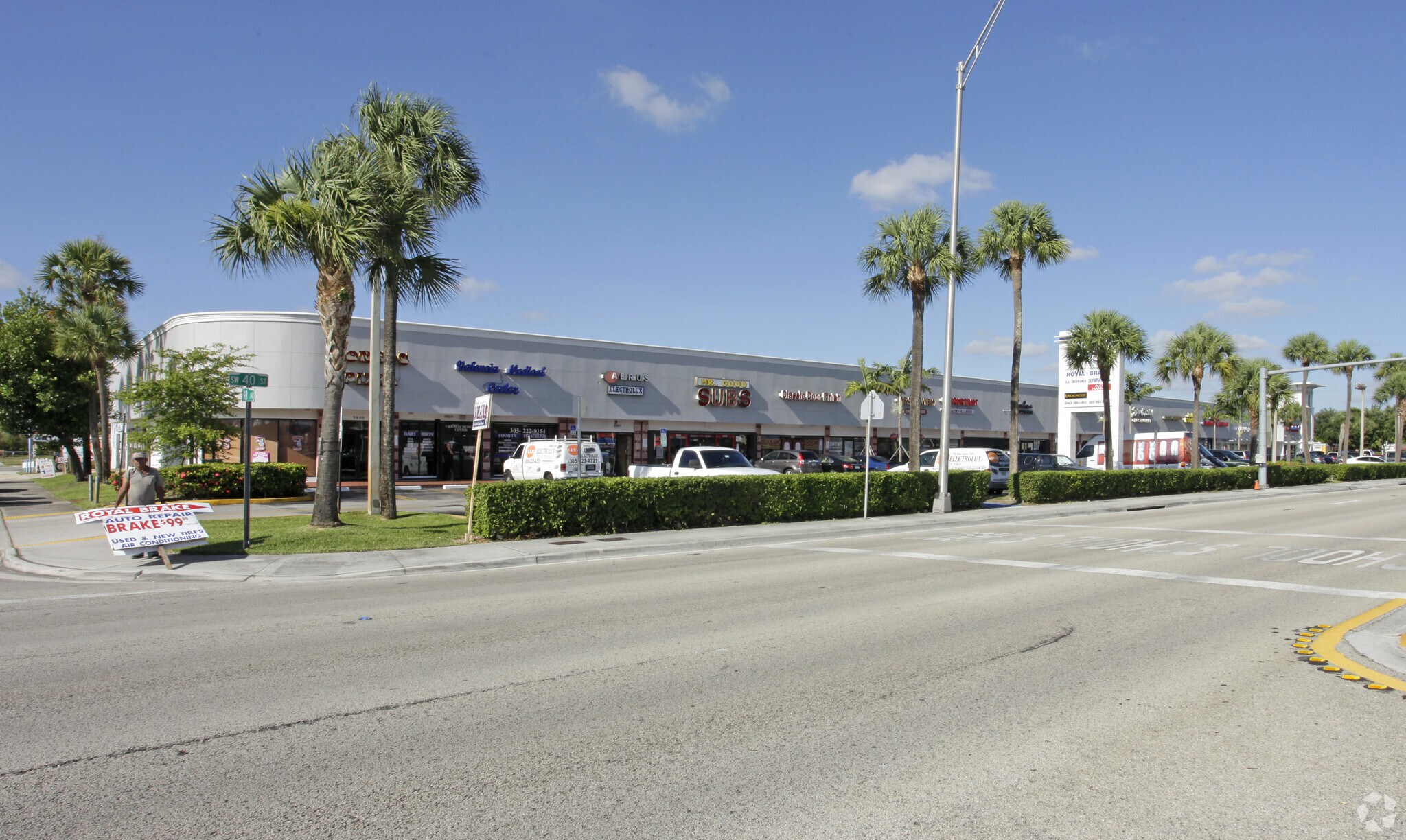 9800-9884 SW 40th St, Miami, FL à louer Photo principale– Image 1 sur 9