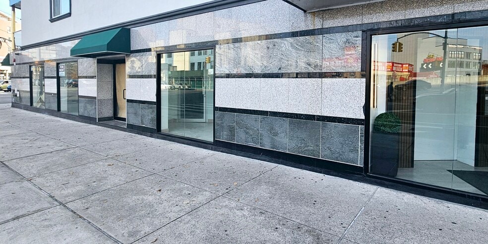 722 Banner Ave, Brooklyn, NY à louer - Photo de l’immeuble – Image 2 sur 4