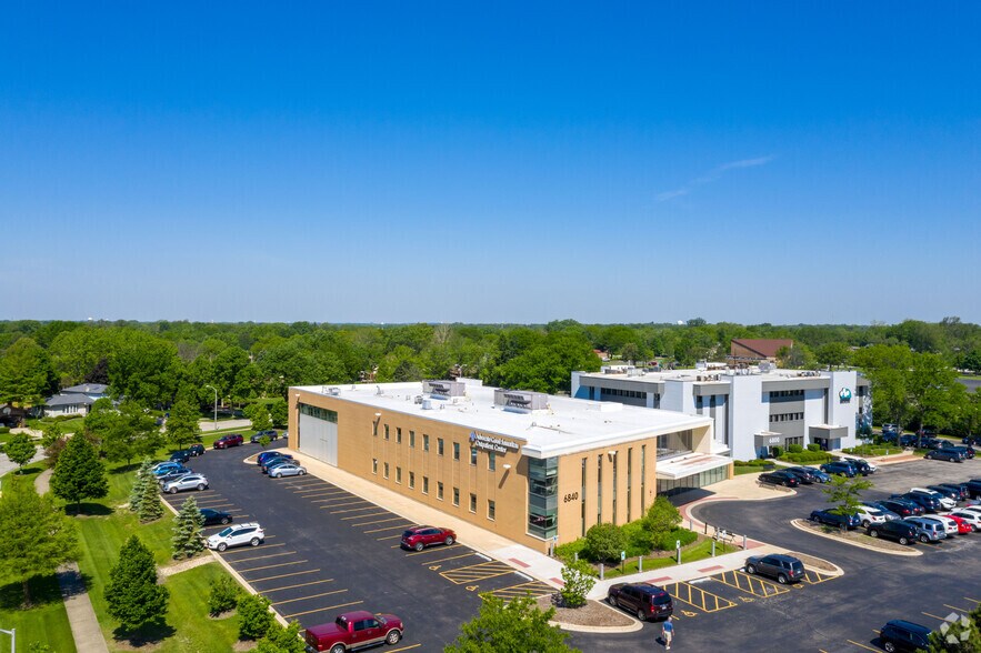 6840 Main St, Downers Grove, IL à louer - Aérien – Image 2 sur 7