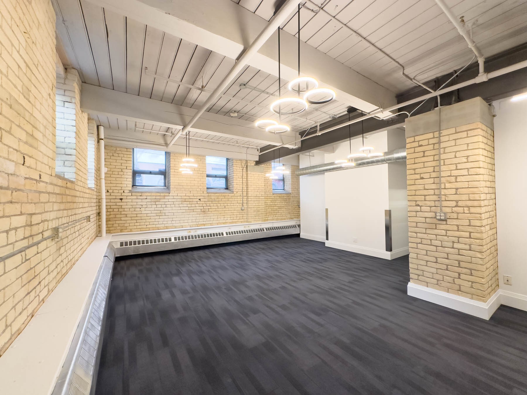 219 Dufferin St, Toronto, ON à louer Photo de l’immeuble– Image 1 sur 10