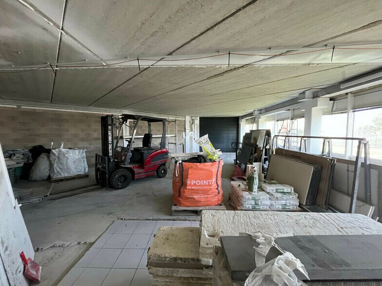 Local d'activités dans Fontenay-Trésigny à vendre - Photo de la construction – Image 2 sur 2