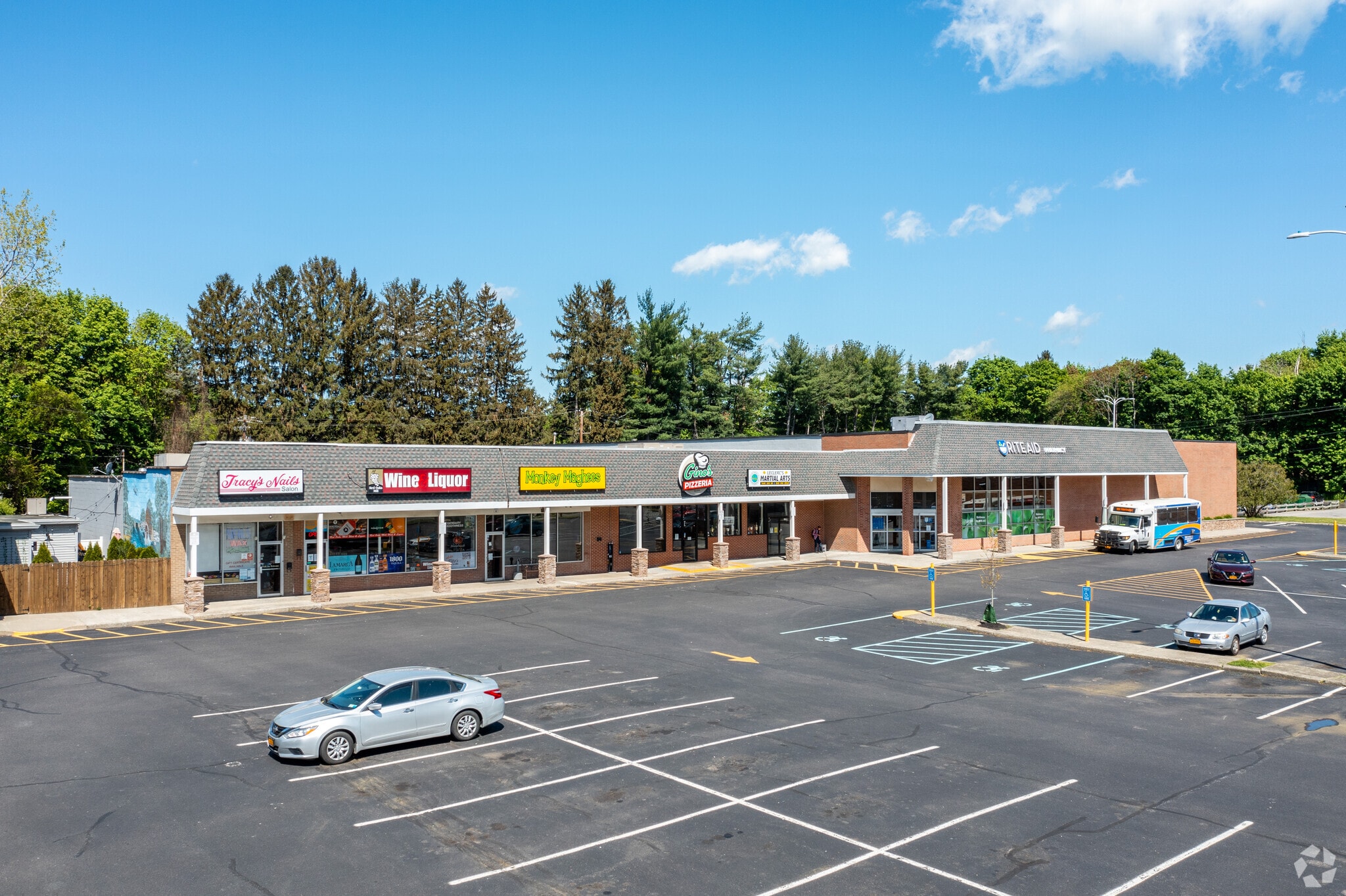 40-48 Vassar Rd, Poughkeepsie, NY à louer Photo principale– Image 1 sur 40