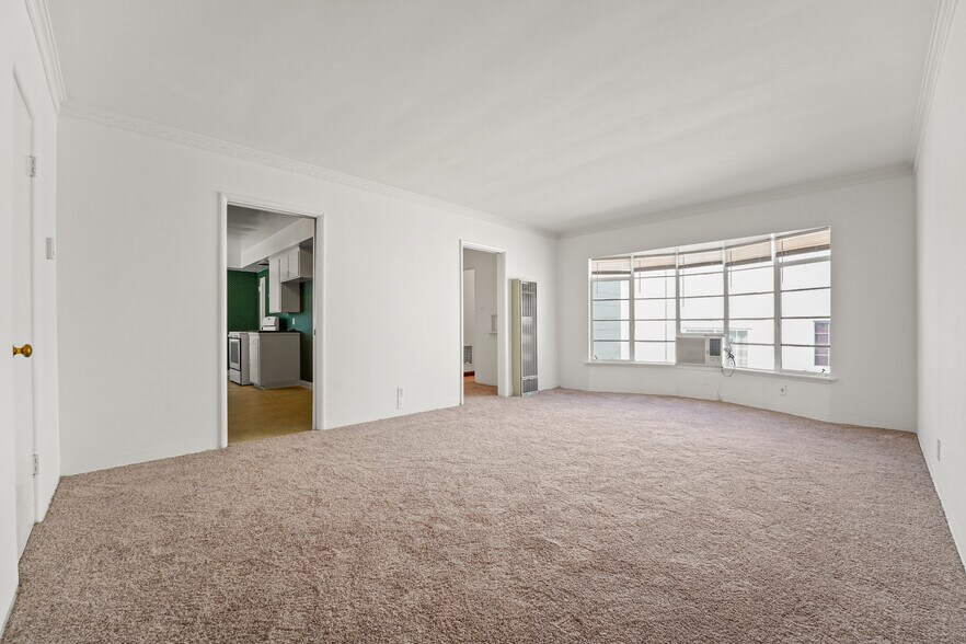 4909 Coldwater Canyon Ave, Sherman Oaks, CA à vendre - Photo de l’immeuble – Image 3 sur 11