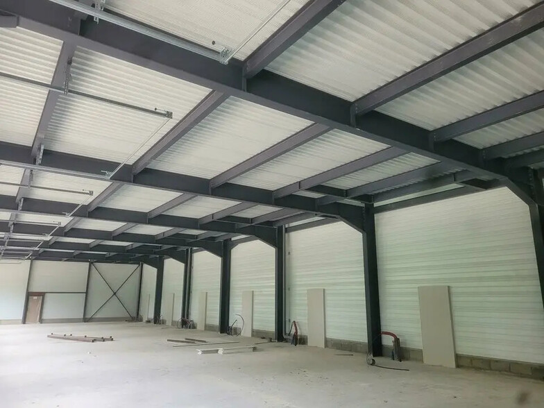 Industriel/Logistique dans Guéreins à vendre - Photo intérieure – Image 2 sur 2