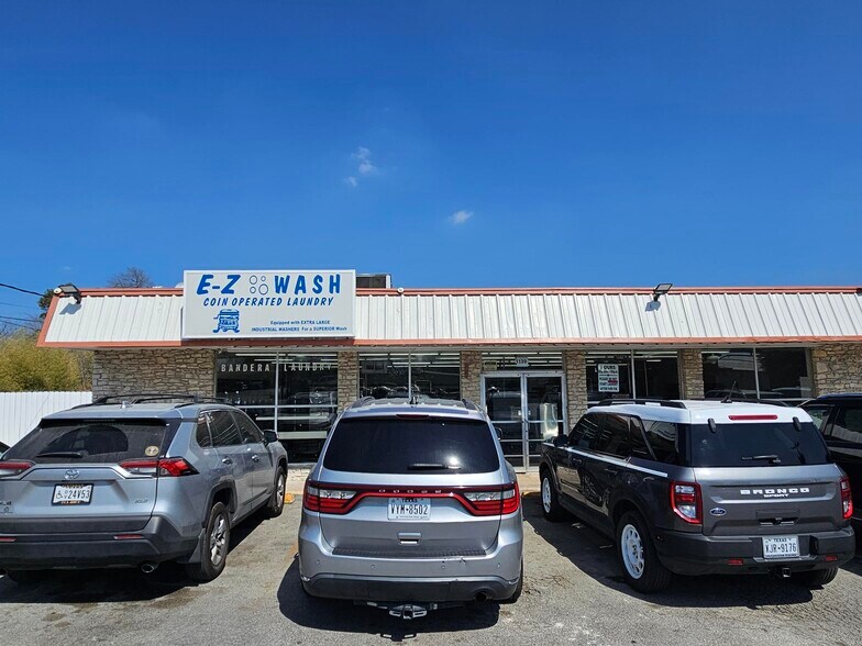 1126-1130 Bandera Rd, San Antonio, TX à louer - Photo de l’immeuble – Image 2 sur 8