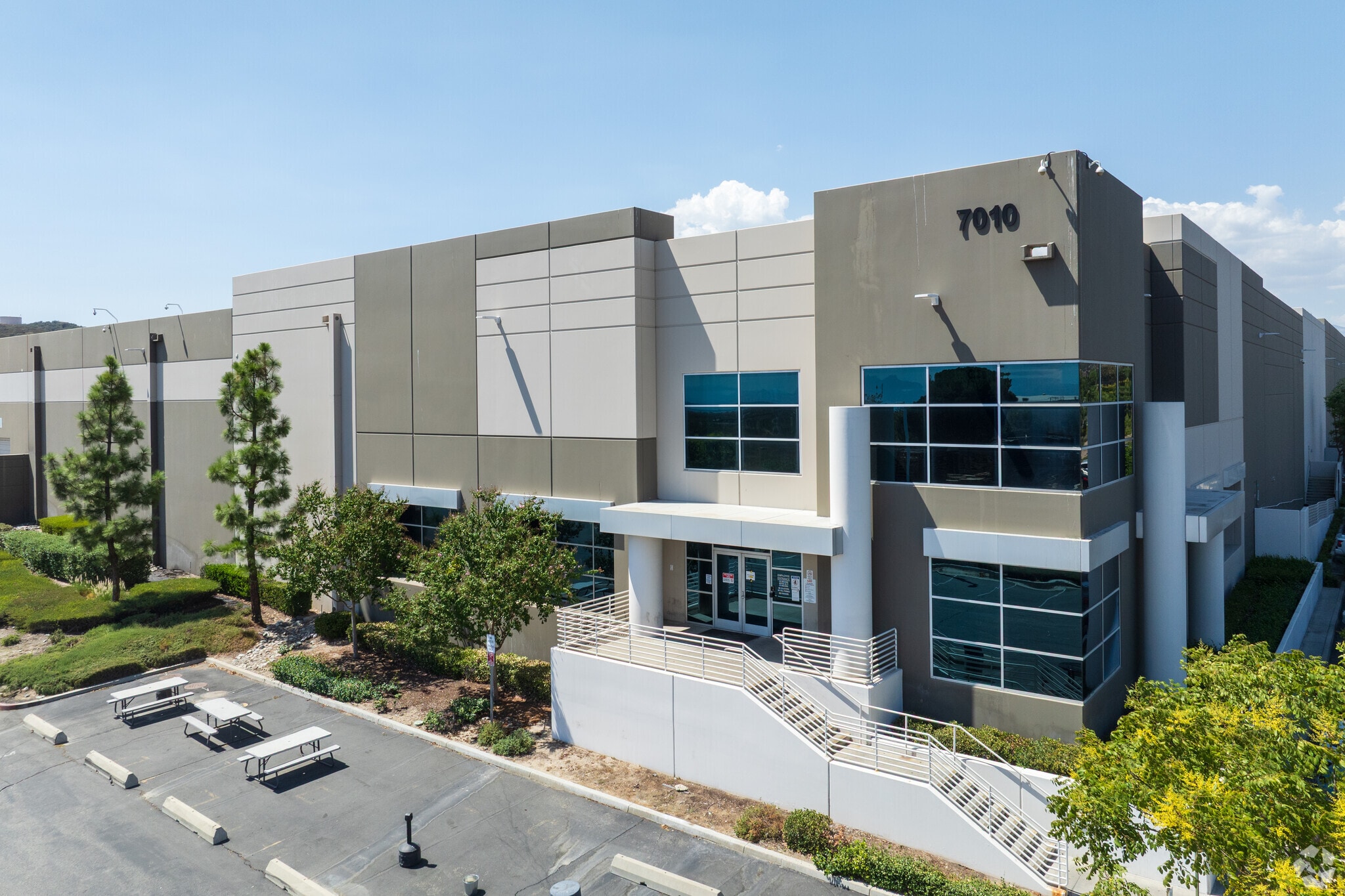7010 N Cajon Blvd, San Bernardino, CA à louer Photo principale– Image 1 sur 9