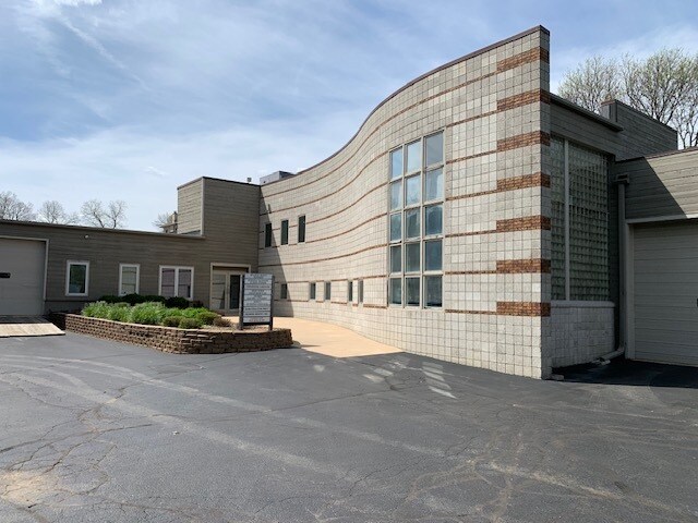 12425 Knoll Rd, Elm Grove, WI à louer - Photo principale – Image 1 sur 17