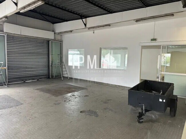 Plus de détails pour Local commercial à vendre