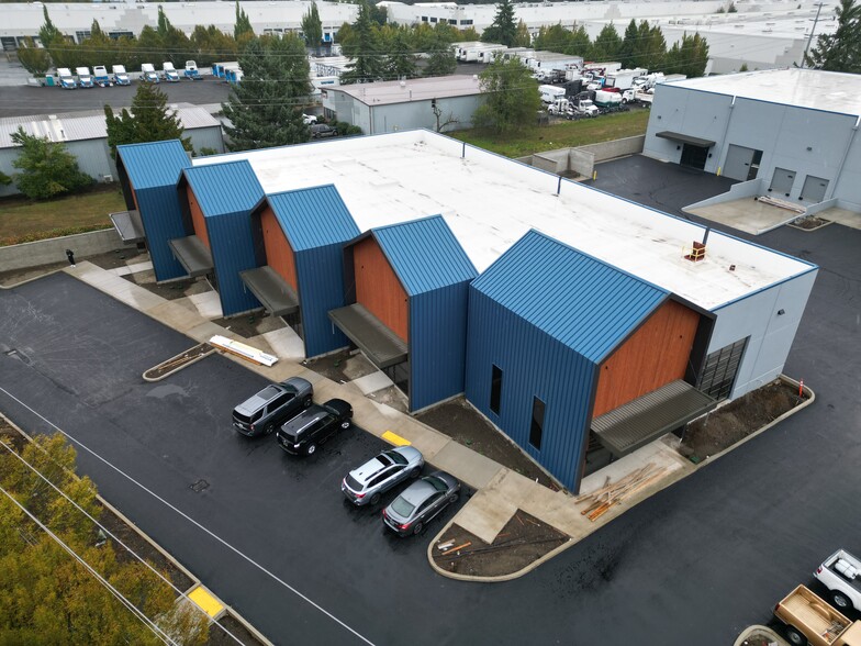 15730 SE 130th Ave, Clackamas, OR à louer - Photo de l’immeuble – Image 3 sur 5