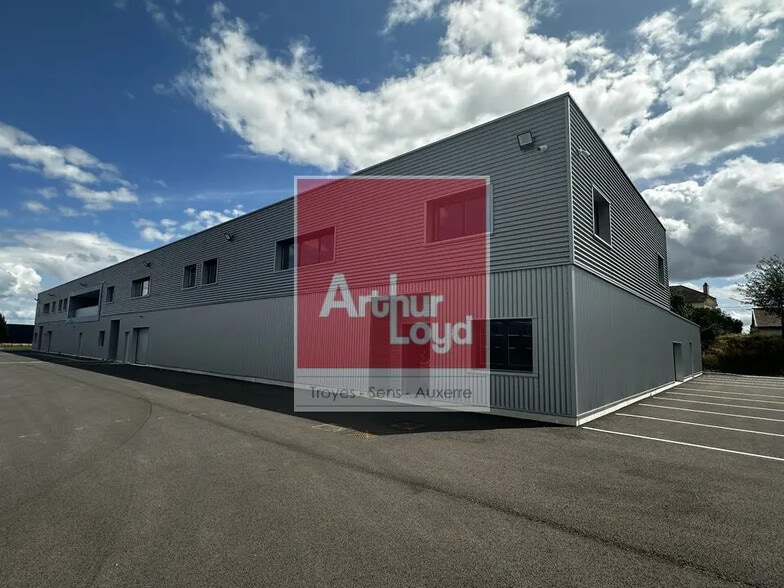 Industriel/Logistique dans Sainte-Savine à louer - Photo de l’immeuble – Image 1 sur 1