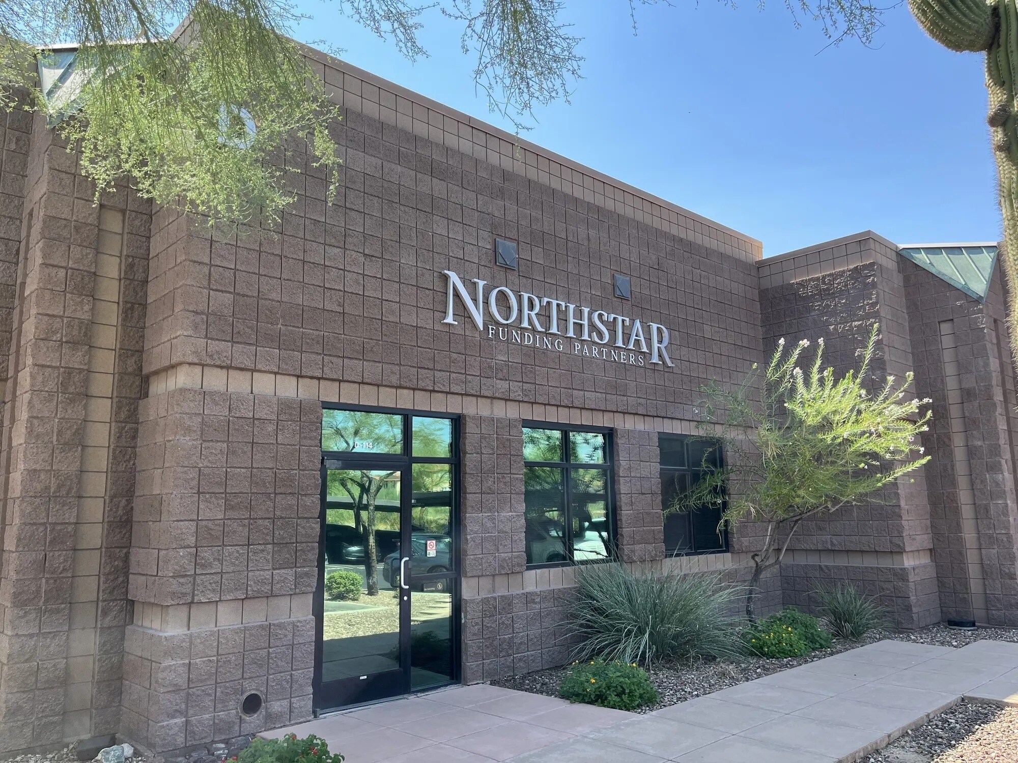 42104 N Venture Dr, Anthem, AZ à vendre Photo de l’immeuble– Image 1 sur 10