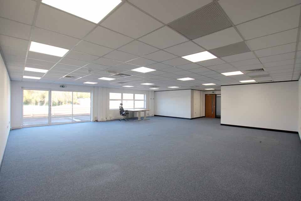 102 Lower Guildford Rd, Woking à louer Photo intérieure– Image 1 sur 2