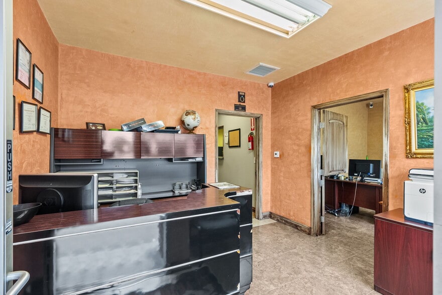 4204 W Burbank Blvd, Burbank, CA à vendre - Photo de l’immeuble – Image 3 sur 24
