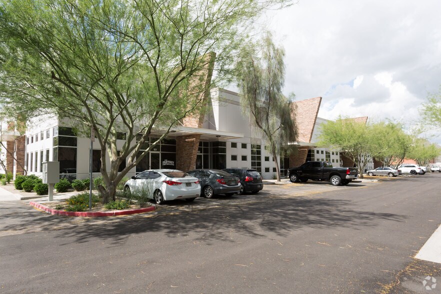 2222 W Parkside Ln, Phoenix, AZ à louer - Photo de l’immeuble – Image 3 sur 13