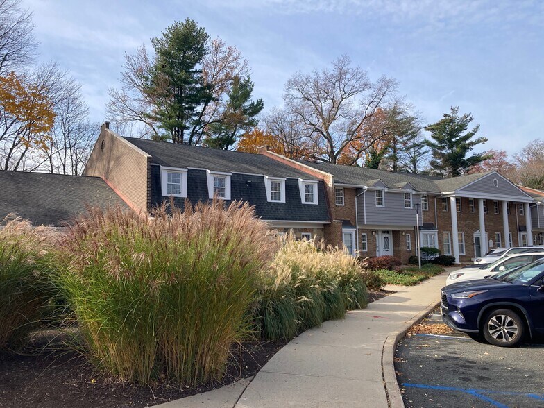 1901 N Olden Ave, Ewing, NJ à louer - Photo de l’immeuble – Image 3 sur 7