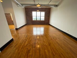 456 Johnson Ave, Brooklyn, NY à louer Photo intérieure– Image 2 sur 4