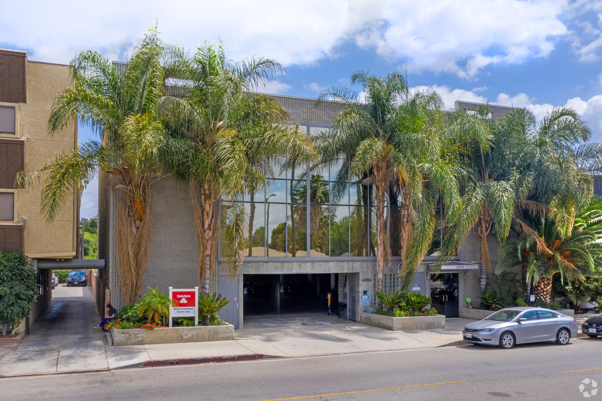 6928 Owensmouth Ave, Canoga Park, CA à vendre Photo principale– Image 1 sur 5