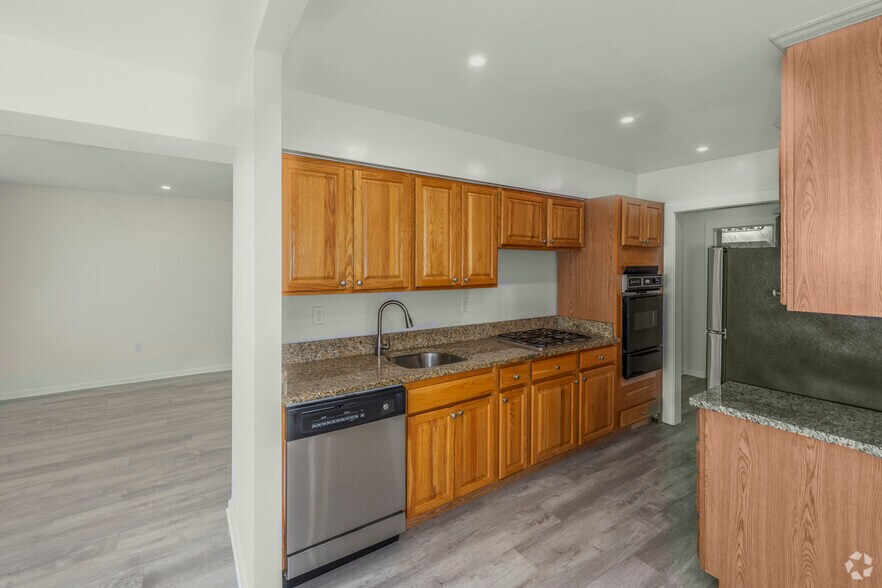 854-860 E Broadway, Long Beach, NY à louer - Photo intérieure – Image 1 sur 19