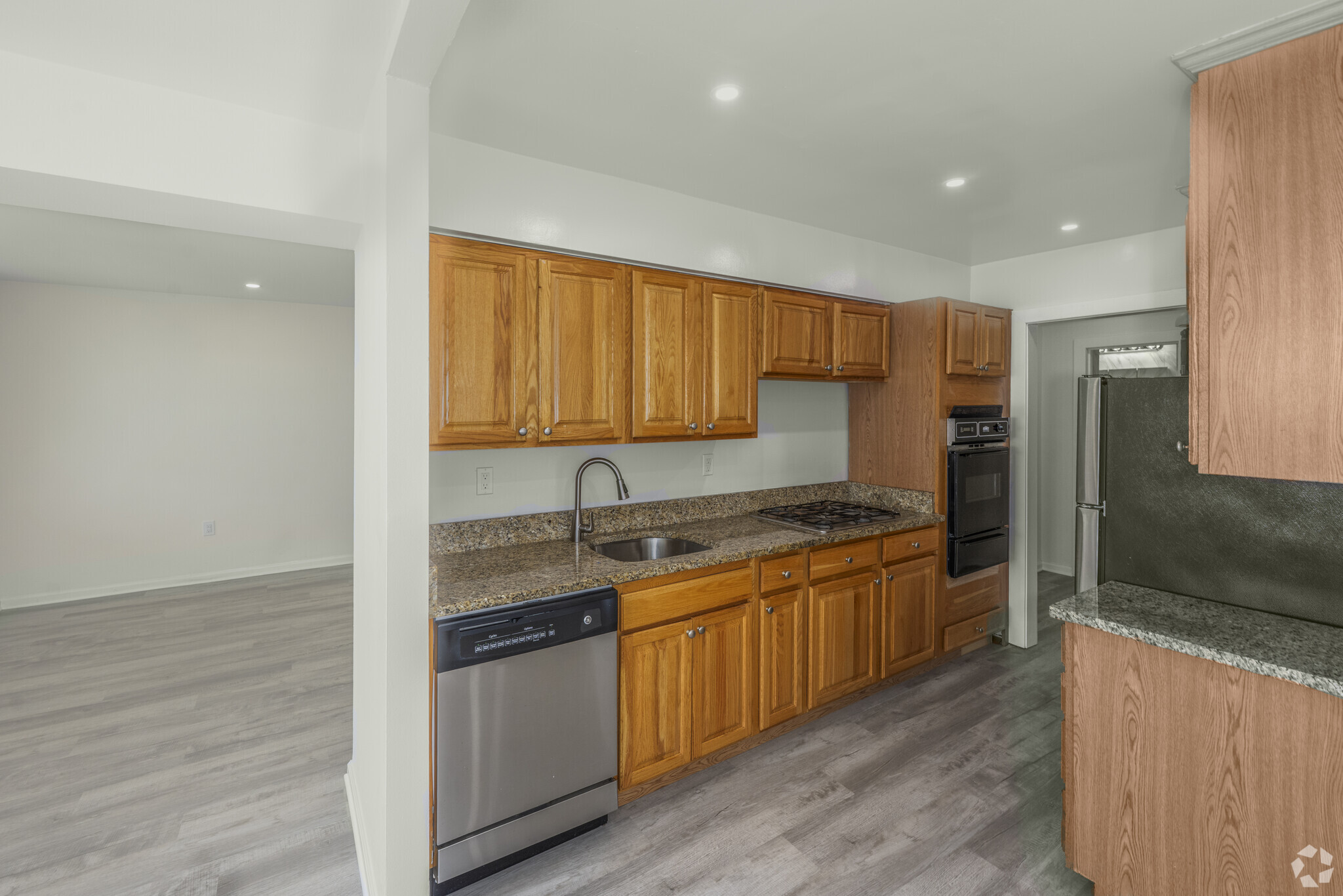 854-860 E Broadway, Long Beach, NY à louer Photo intérieure– Image 1 sur 20