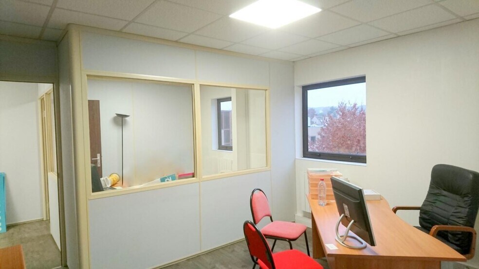 Bureau dans Bailly à louer - Photo intérieure – Image 2 sur 4