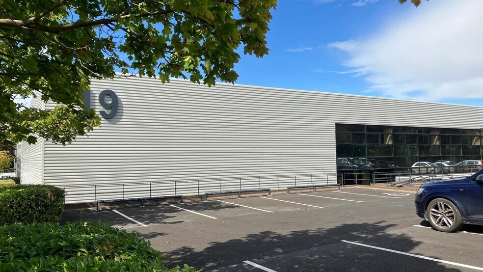 19-21 Tanners Dr, Milton Keynes à louer - Photo de l’immeuble – Image 3 sur 5