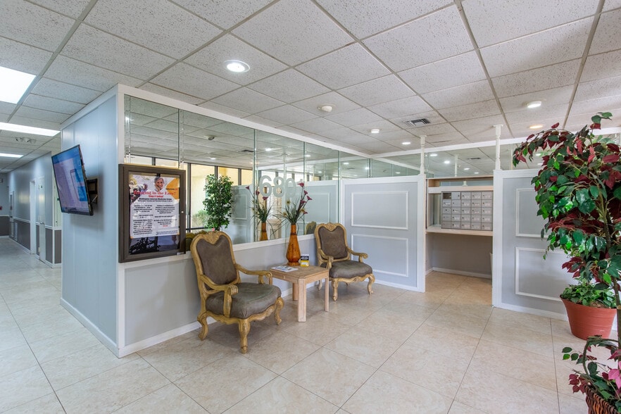 6801 Lake Worth Rd, Greenacres, FL à louer - Hall d’entrée – Image 2 sur 5