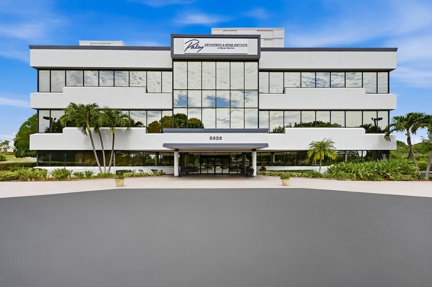 5325 Greenwood Ave, West Palm Beach, FL à louer - Photo de l’immeuble – Image 2 sur 17