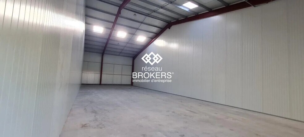 Local d'activités dans Épaignes à vendre - Photo intérieure – Image 2 sur 5