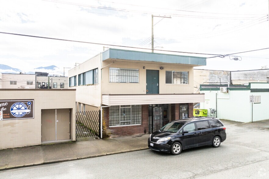 9380-9388 College St, Chilliwack, BC à louer - Photo de l’immeuble – Image 1 sur 2