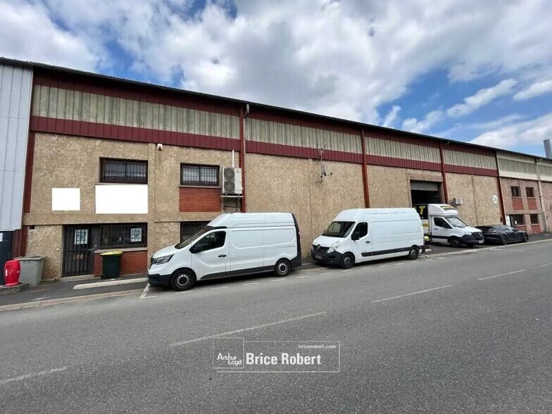 Local d’activités dans Vénissieux à louer - Photo de l’immeuble – Image 1 sur 1