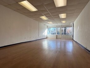 125 Manchester Rd, Manchester à louer Photo intérieure– Image 1 sur 3