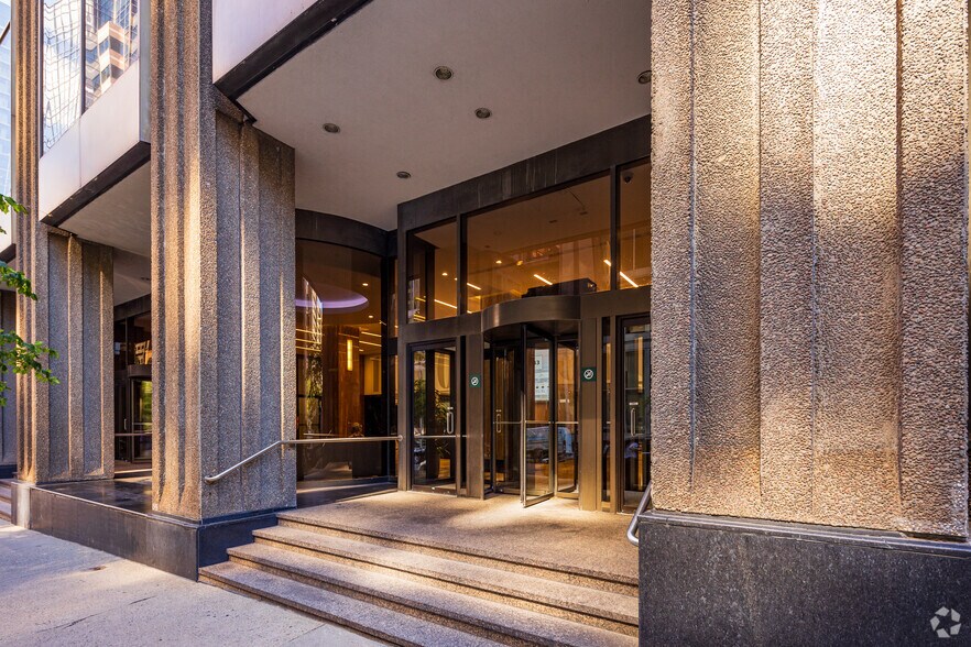 1000 Rue Sherbrooke O, Montréal, QC à louer - Photo de l’immeuble – Image 3 sur 20