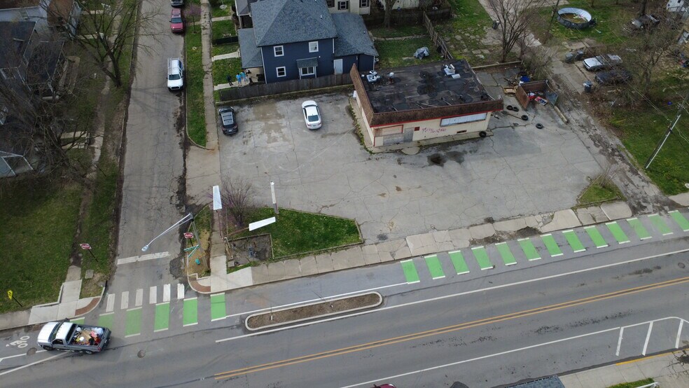 4215 E New York St, Indianapolis, IN à louer - Photo de l’immeuble – Image 2 sur 6