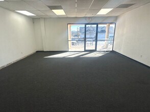 3857 E Southcross Blvd, San Antonio, TX à louer Photo intérieure– Image 2 sur 5