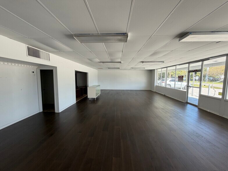 95 N Highland Ave, Largo, FL à louer - Photo de l’immeuble – Image 3 sur 4